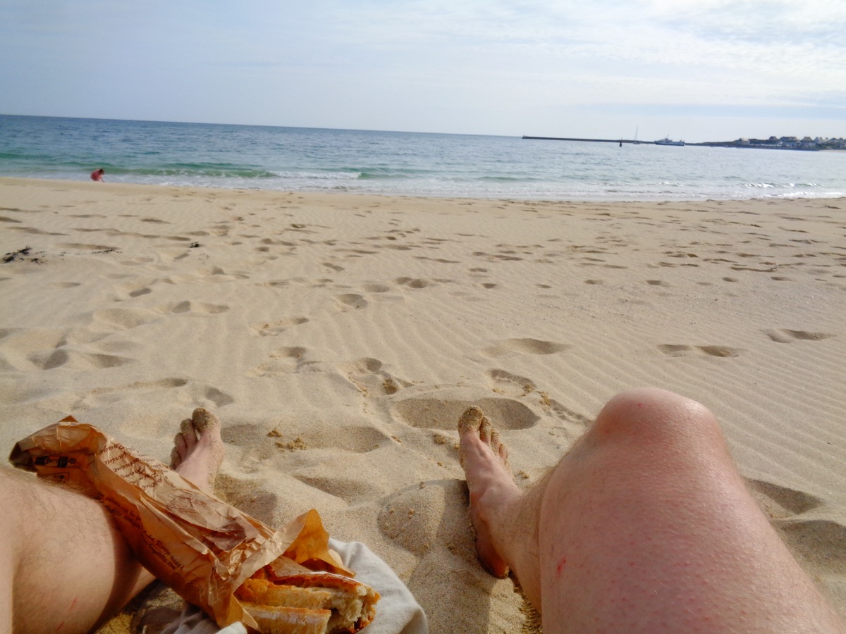 Danke Velotour, Frankreich, Flühmann, 3 Gang Velo, Schweiz Outdoor, Tarp, Nanka, Merino, Schlafsack, Sonne, Wetter, Bretagne, Pont Croix, Pointe du Raz, Pointe du Vent, Loire, Auszeit, alleine unterwegs, Begegnungen, Französisch Reden, Presse Caffee Tabac