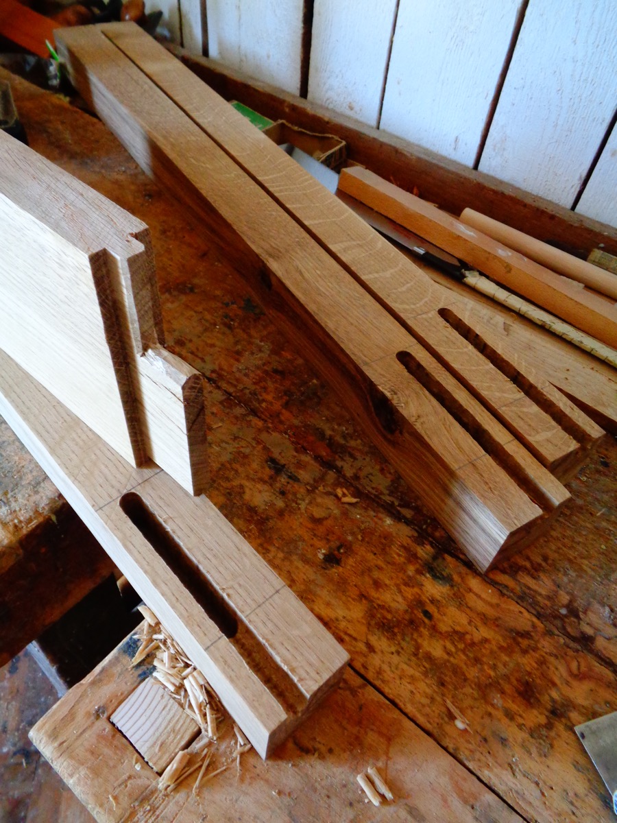 Holz Flick Werk Flühmann Massivholz Möbel Untergestell Verleimen Schlitz Zapfen Verbindungen von Zarge zu Bein Eiche aus dem Garten