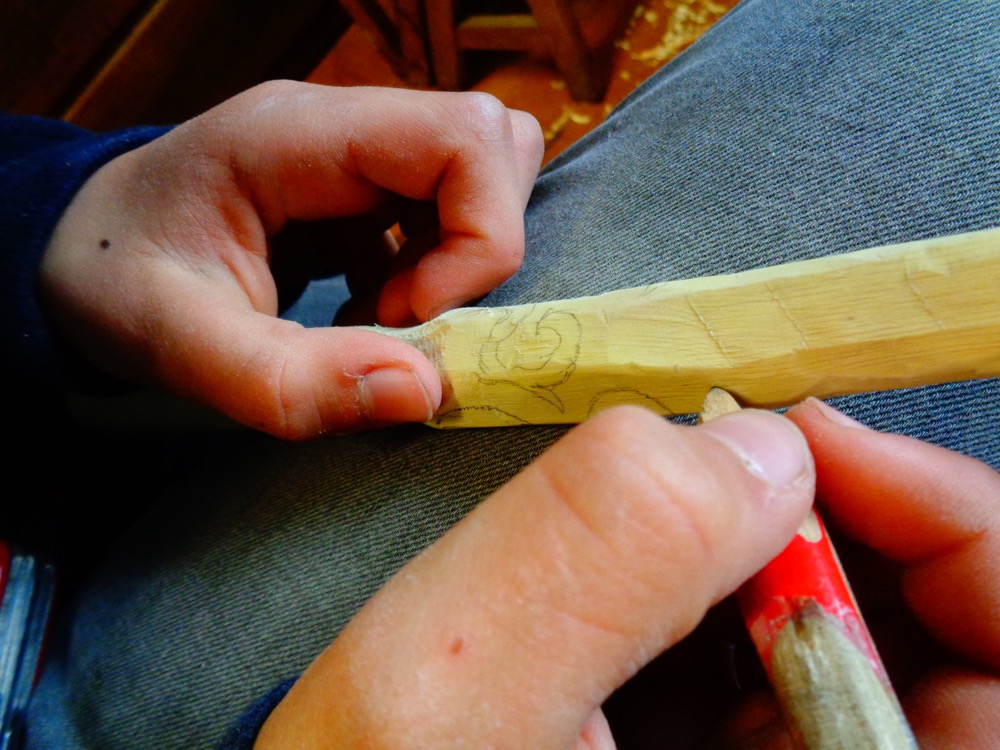 Kinderkurse, schnitzen, Handwerkskunst, Kunst, Kurs, Spiez, Holzflickwerk, Weiterbildung, Handwerk