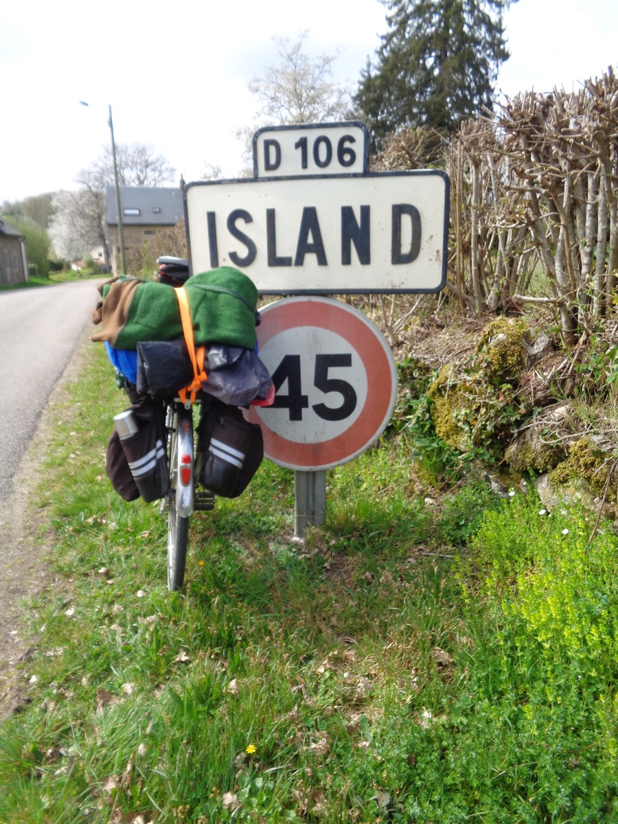 Velotour, Frankreich, Flühmann, 3 Gang Velo, Schweiz Outdoor, Tarp, Nanka, Merino, Schlafsack, Sonne, Wetter, Bretagne, Pont Croix, Pointe du Raz, Pointe du Vent, Loire, Auszeit, alleine unterwegs, Begegnungen, Französisch Reden, Presse Caffee Tabac