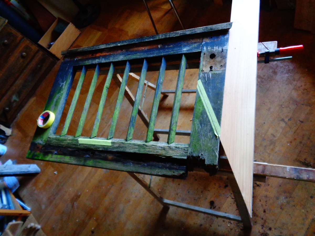 Haus und Hof Reparatur Wiederherstellen Richten Lärchen Holz Tor Holz Flick Werk Flühmann Spiez Bestehendes Reparieren