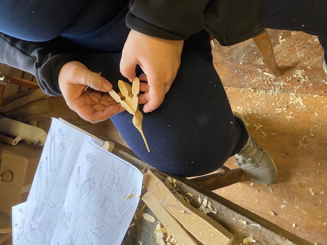 Fächervogel, Fanbird, schnitzen, Handwerkskunst, Kunst, Kurs, Spiez, Holzflickwerk, Weiterbildung, Handwerk