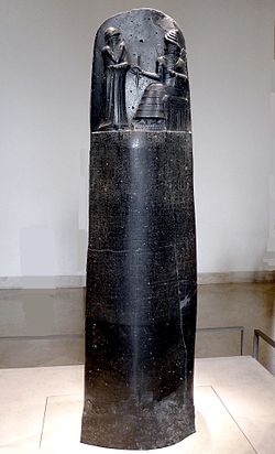 Estela donde se hallan grabadas las 282 leyes del Código de Hammurabi.