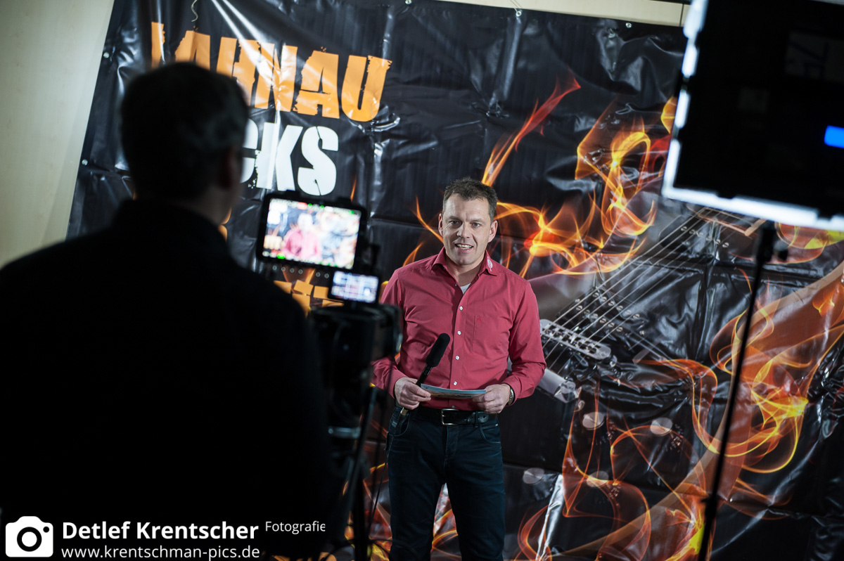 Csongor Dobrotka an der Kamera, Stefan Zeiger moderiert das Interview