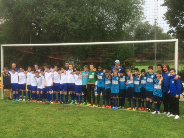 Das Foto zeigt die Endspielmannschaften