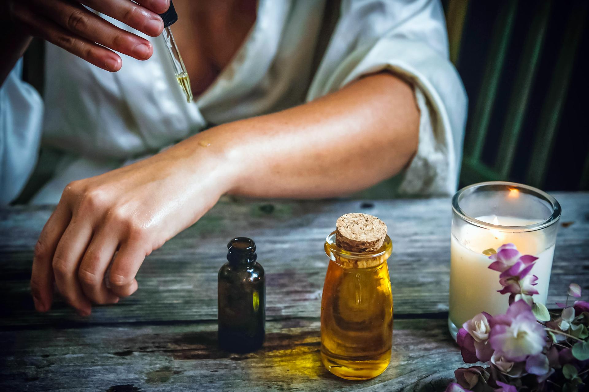 Ätherische Öle in therapeutischer Qualität tun ein Übriges für ein wohliges Körpergefühl. Zum Schluss lassen wir uns mit Reiki von der universellen Lebenskraft durchfluten, damit du voller Power das neue Jahr beginnen kannst