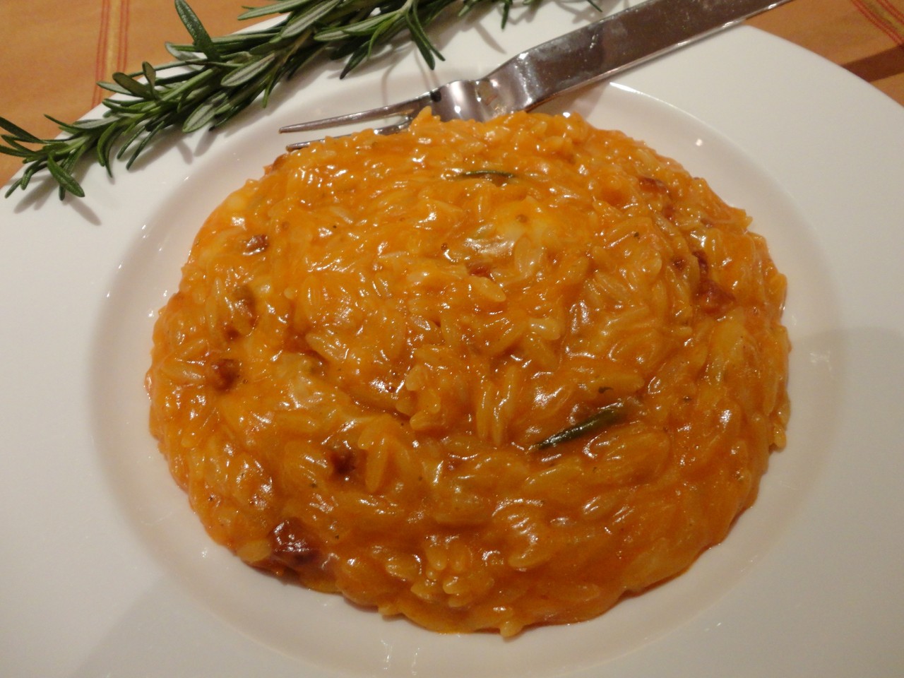 Risoni-Pasta mit Tomaten u. Bergkäse - Lothar A. Berktold