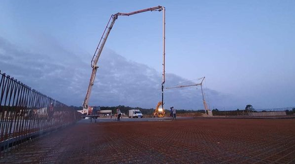 Chantier dans le sud de la France, sol industriel pour bâtiment d'activités.