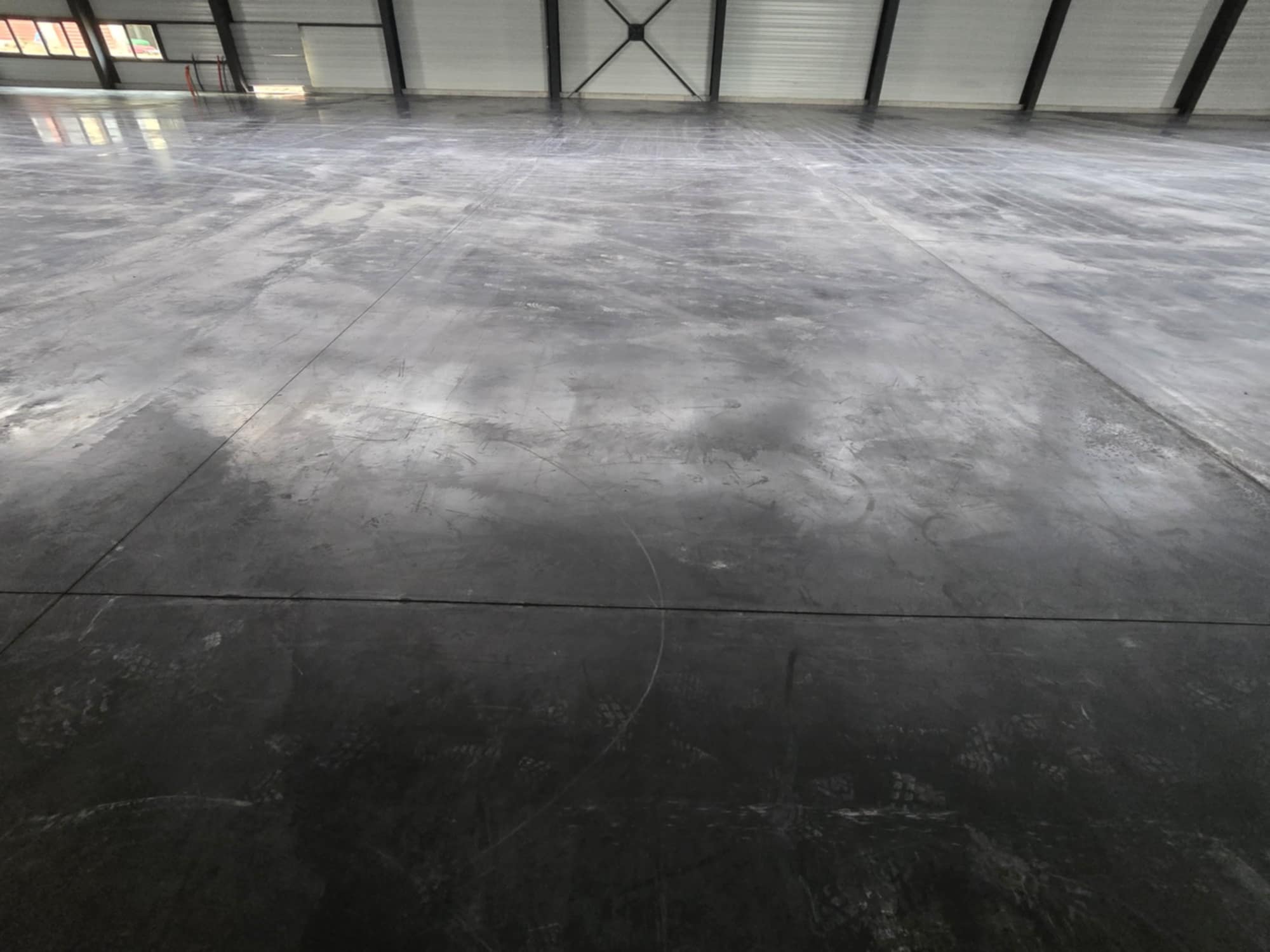 Création d'un sol industriel pour un magasin au sud de Toulouse