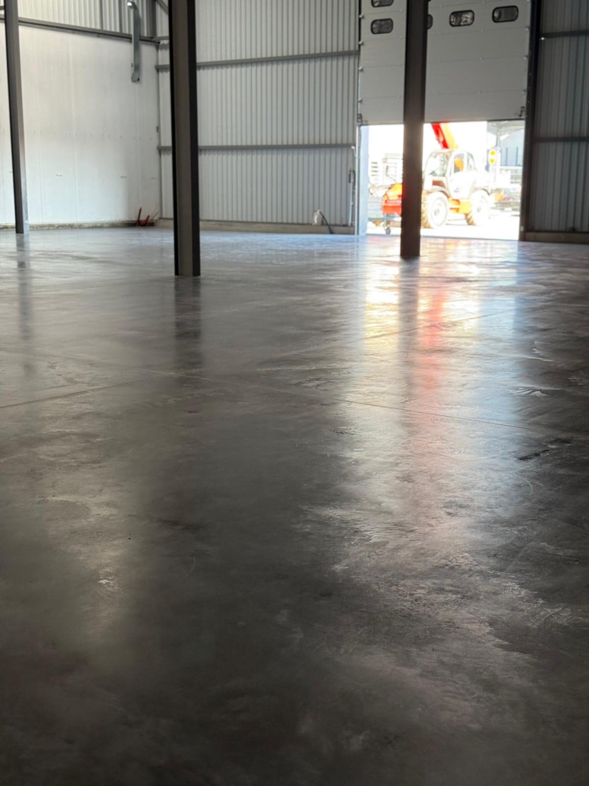 Sol industriel avec remplissage des joints et bouche pores