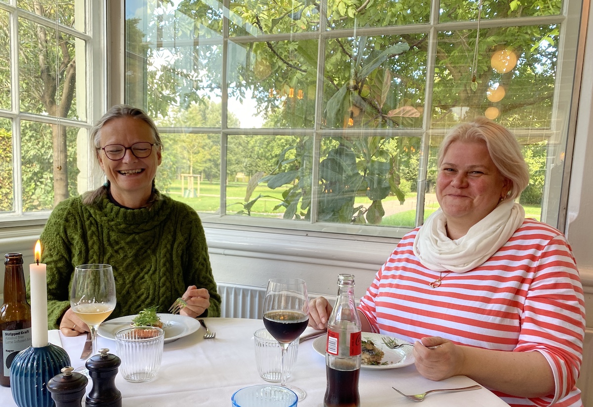 Katrin & Daniela im Restaurant Orangeriet