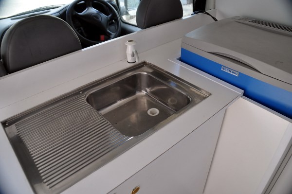 sink area with seperate lid in Ford Transit