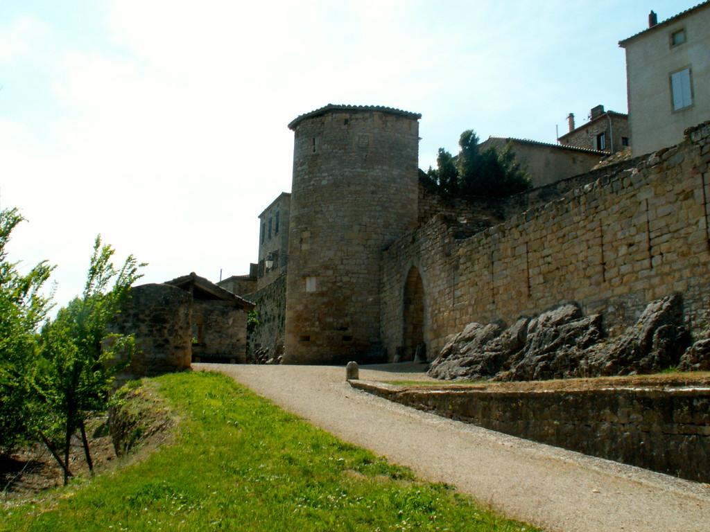 L'entrée au chateau a Puycelci