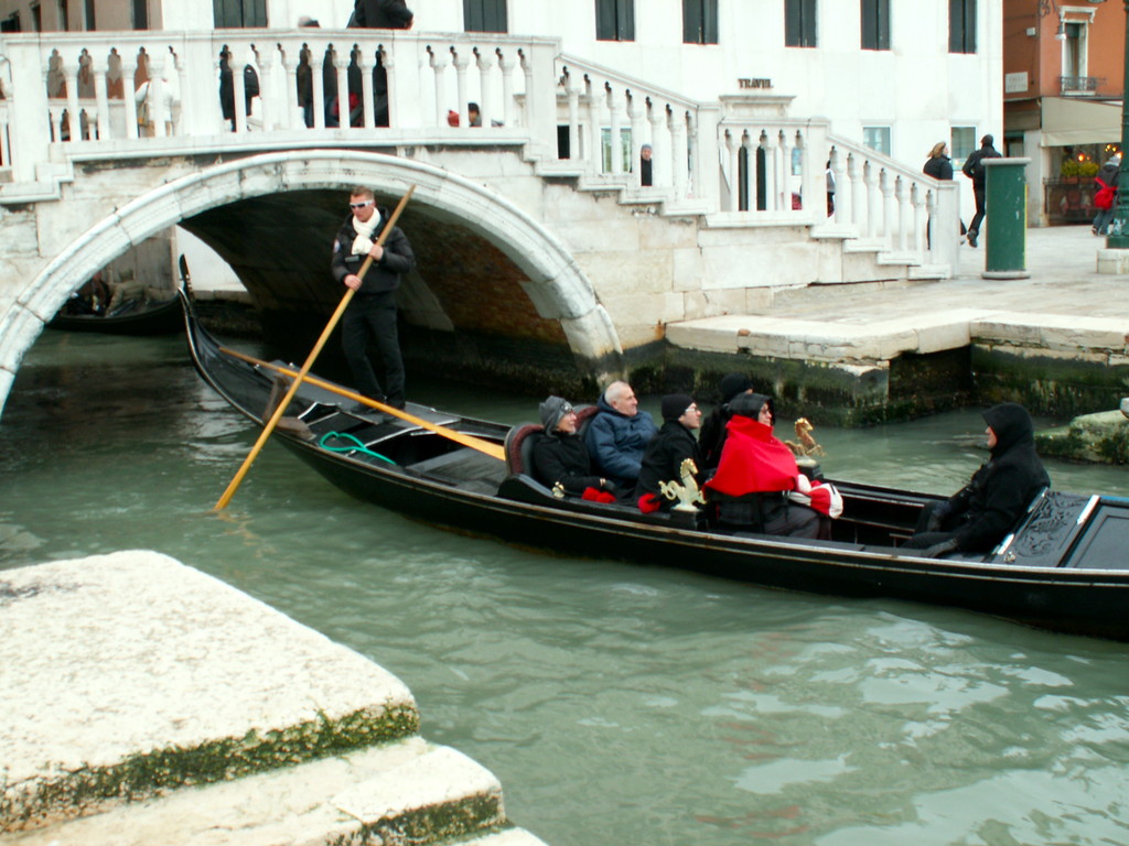 Gondolier au départ de San marco