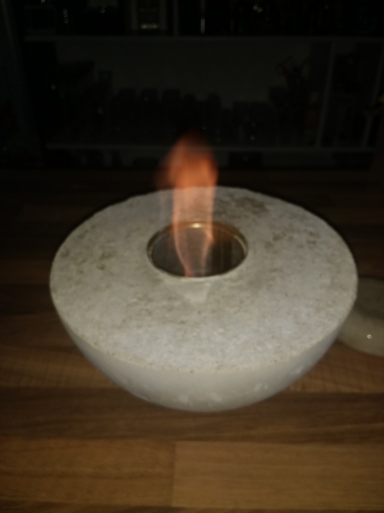 Beton-Feuerschale