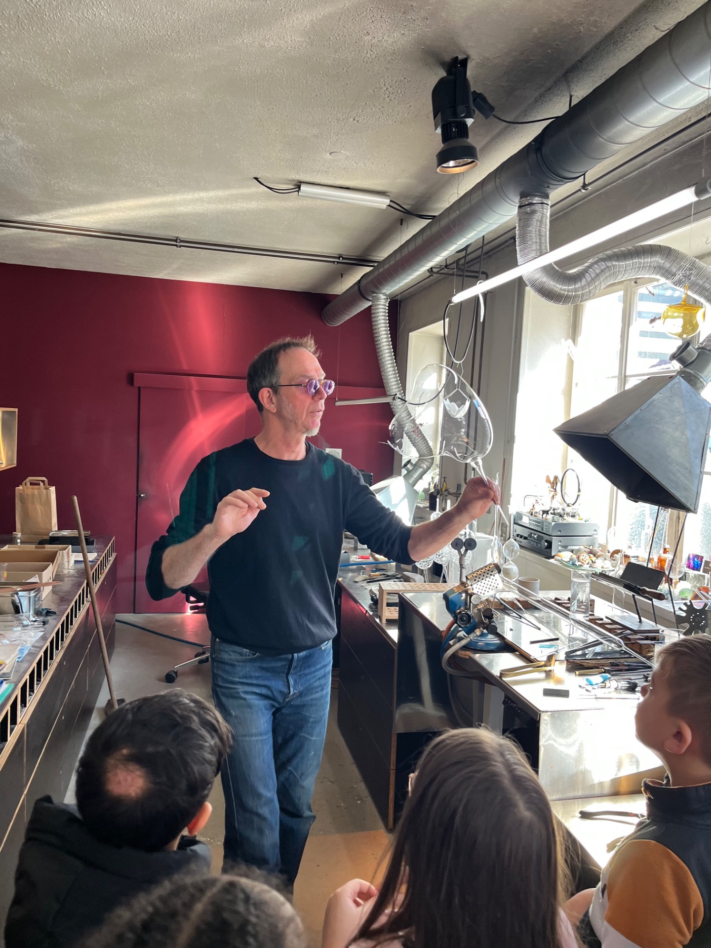 Wenn Glas schmilzt – Die Klasse 3f zu Besuch im Glasatelier Schimmer