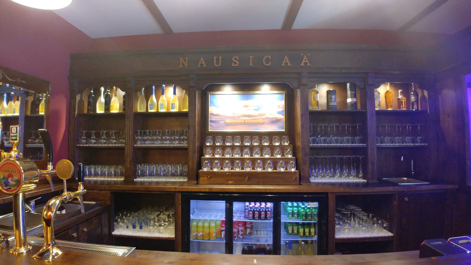 Progettazione realizzazione pub in bancone in legno per irish pub anche solo sgabelli, angolo panca, divanetti, base tavoli direttamente dal sito online, e commerce, vendita online, consulenza, progettazioni e servizi realizziamo pub da oltre 20 anni, con