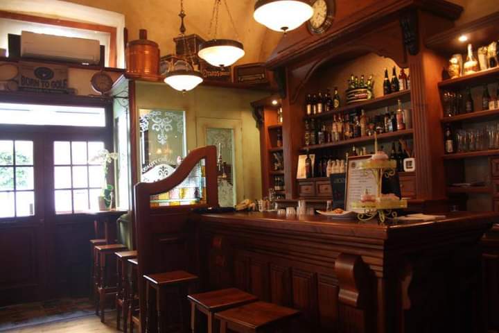 Progettazione realizzazione pub in bancone in legno per irish pub anche solo sgabelli, angolo panca, divanetti, base tavoli direttamente dal sito online, e commerce, vendita online, consulenza, progettazioni e servizi realizziamo pub da oltre 20 anni, con
