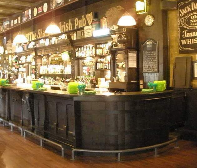 progettazione realizzazione pub in bancone in legno per irish pub