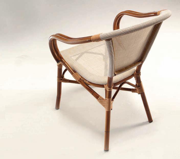 GS 123I Poltrona impilabile con struttura in alluminio verniciato “effetto bamboo”,