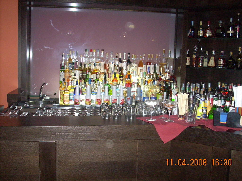Arredamento bar, arredo pub, arredo bar,arredamenti per irish pub ...