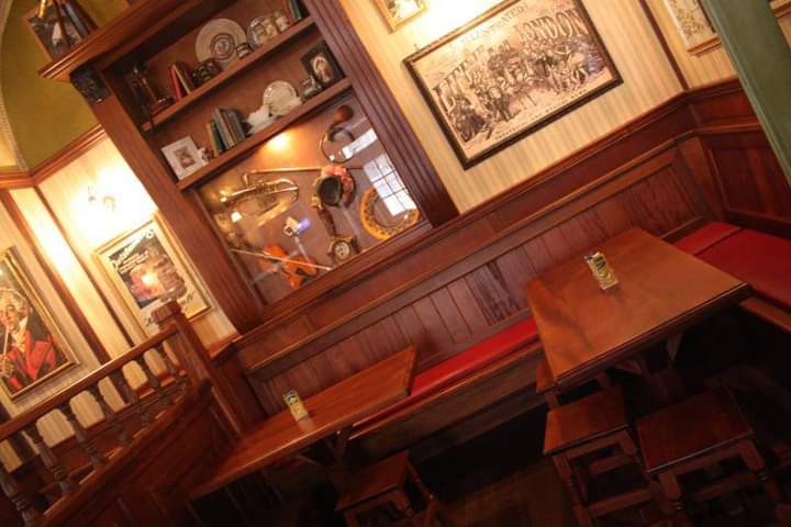 Progettazione realizzazione pub in bancone in legno per irish pub anche solo sgabelli, angolo panca, divanetti, base tavoli direttamente dal sito online, e commerce, vendita online, consulenza, progettazioni e servizi realizziamo pub da oltre 20 anni, con