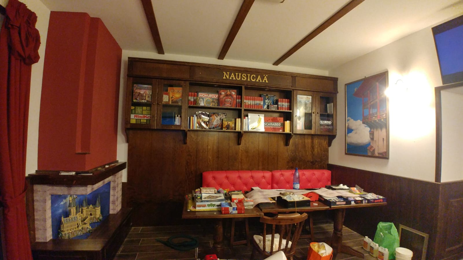 Progettazione realizzazione pub in bancone in legno per irish pub anche solo sgabelli, angolo panca, divanetti, base tavoli direttamente dal sito online, e commerce, vendita online, consulenza, progettazioni e servizi realizziamo pub da oltre 20 anni, con