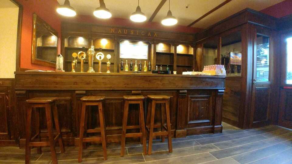 progettazione realizzazione pub in bancone in legno per irish pub