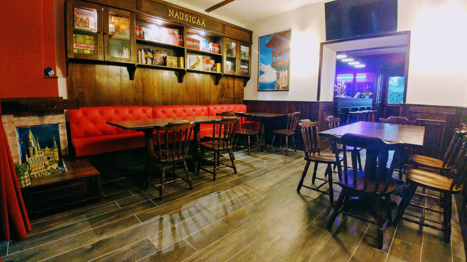 Progettazione realizzazione pub in bancone in legno per irish pub anche solo sgabelli, angolo panca, divanetti, base tavoli direttamente dal sito online, e commerce, vendita online, consulenza, progettazioni e servizi realizziamo pub da oltre 20 anni, con