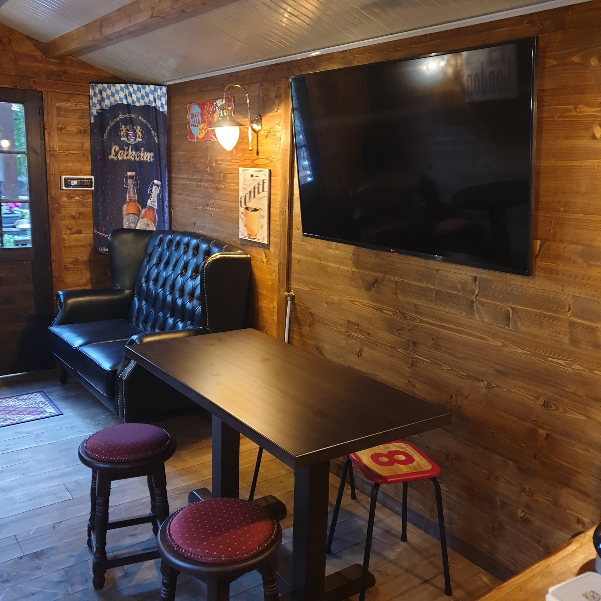progettazione realizzazione pub in bancone in legno per irish pub