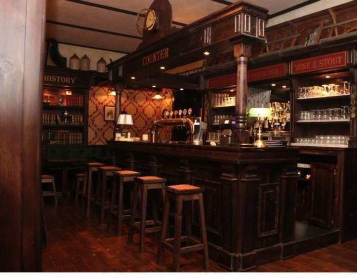 progettazione realizzazione pub in bancone in legno per irish pub