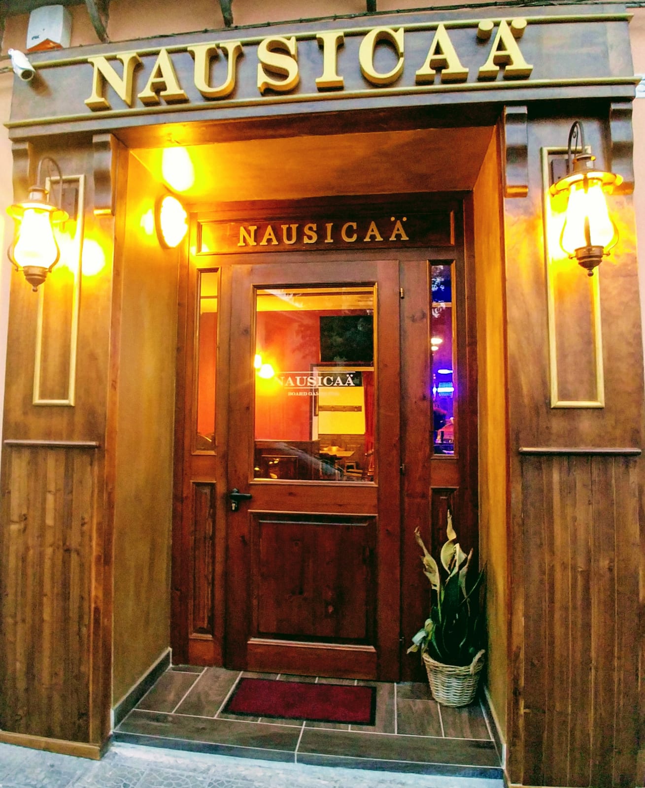 Progettazione realizzazione pub in bancone in legno per irish pub anche solo sgabelli, angolo panca, divanetti, base tavoli direttamente dal sito online, e commerce, vendita online, consulenza, progettazioni e servizi realizziamo pub da oltre 20 anni, con