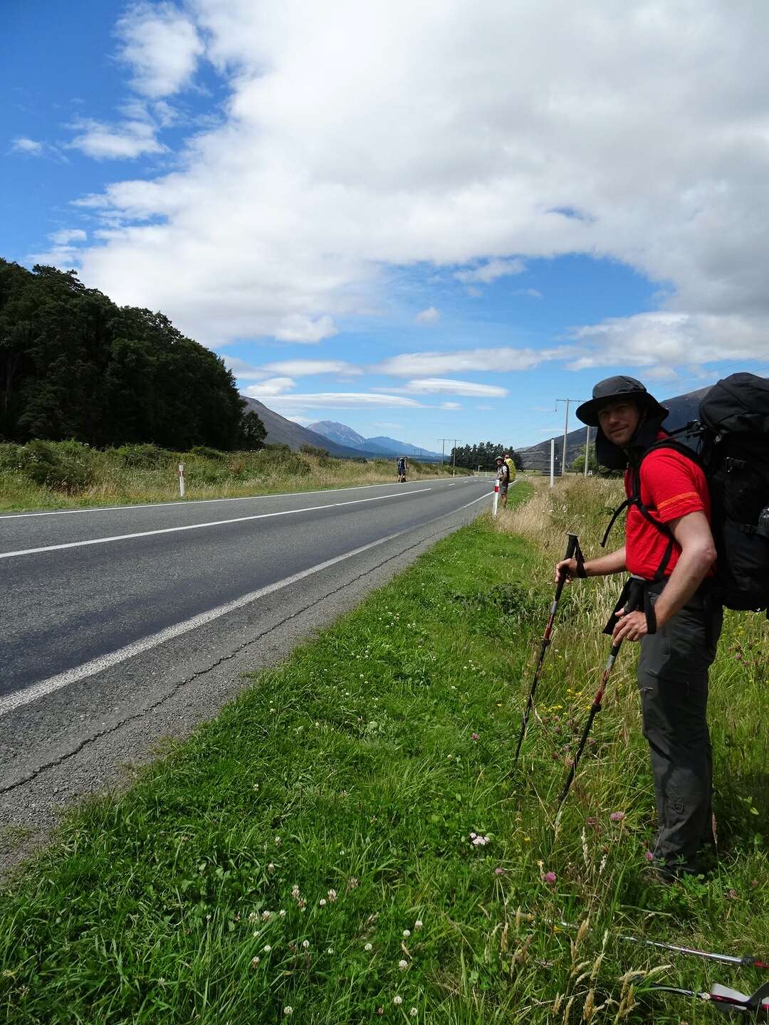 26.1. Endlich an der Strasse und Autostopp