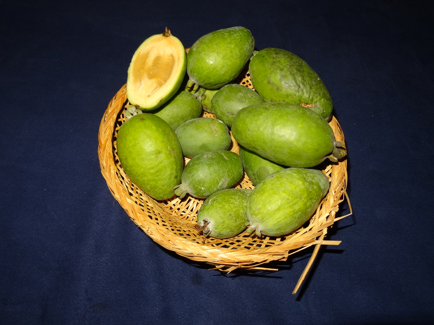 4.5. Feijoas vom Hof
