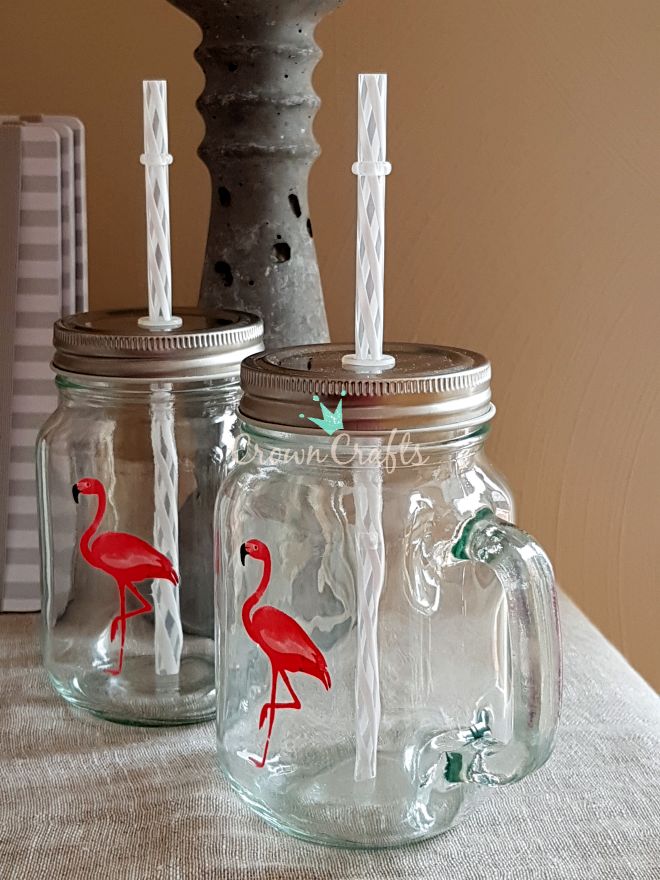 Flamingo-Trinkgläser für alle Neuen im Team - vor 2 Jahren hatte ich schon mal solche Schraubdeckelgläser ans Team verschenkt, weil sie so praktisch auf dem Basteltisch sind... passiert nicht so viel, wenn sie mal umfallen! ;-)