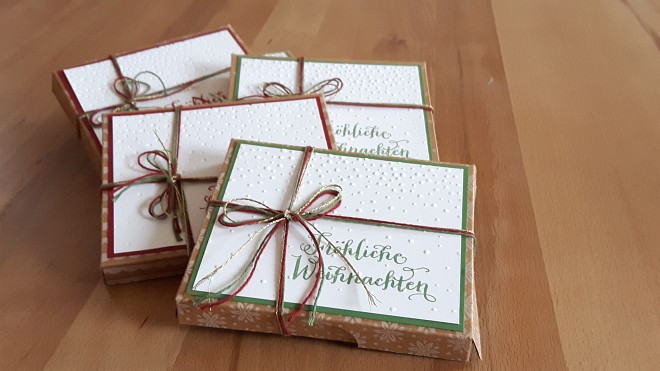 Zu Verkaufen: Ritter Sport Weihnachtsschokoladen schön verpackt - rot: weiße Zimt Crisp, grün: gebrannte Mandeln