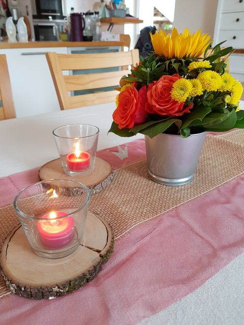 So ähnlich war die Deko bei meinem Geburtstag letztes Jahr - Blumen eher in den Beerentönen! Leider ist was mit den Fotos schiefgegangen, so dass ich kaum welche vom letzten Jahr habe!