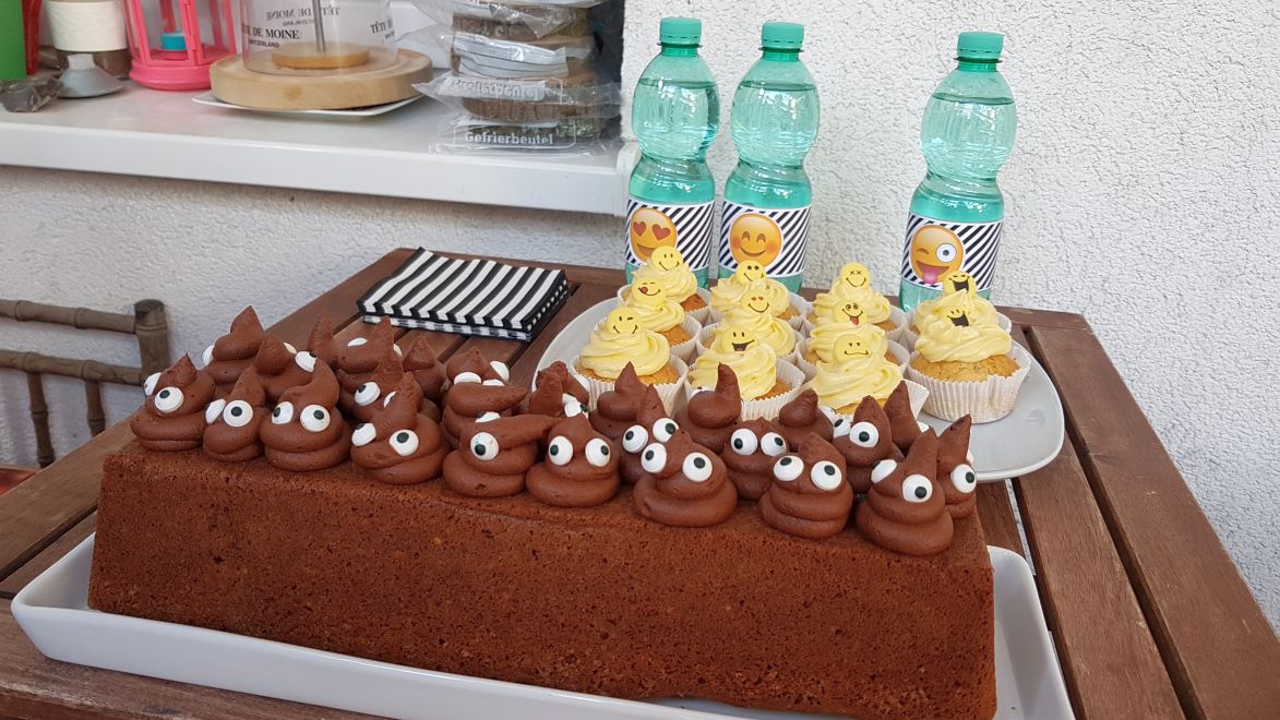 Frederics Lieblingskuchen: Gewürz-Nugat-Kuchen - eigentlich ohne Chichi aber wegen des Thema heute mit Schokocreme verziert!