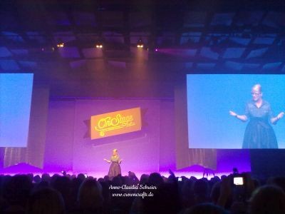 OnStage beginnt - Begrüßung durch Sara Douglass (Tochter der Gründerin von Stampin Up!)