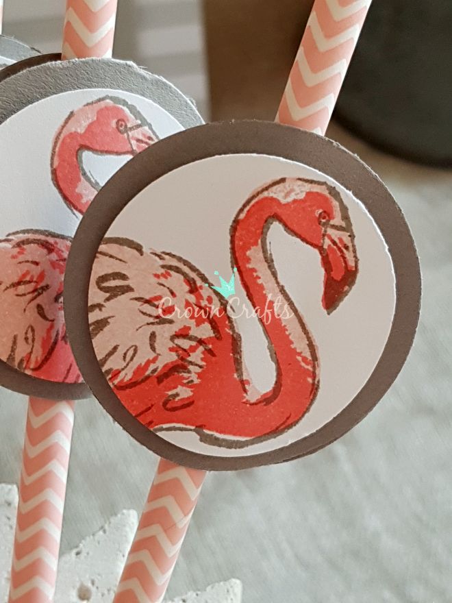 So, und jetzt die drei verschiedenen Farb-Kombis, die ich ausprobiert habe: Hier Umrandung Granit, flächige Füllung Puderrosa, Akzente Flamingorot...