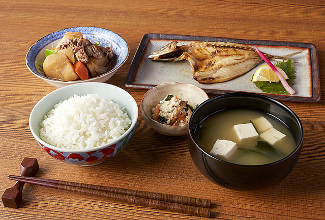 「一汁三菜」の置き方と食べ方について