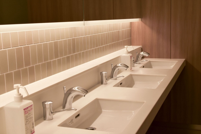 改めて知っておきたい オフィスのトイレ清掃が重要な理由とは 日常清掃 常駐清掃 オフィス清掃の株式会社アライブ