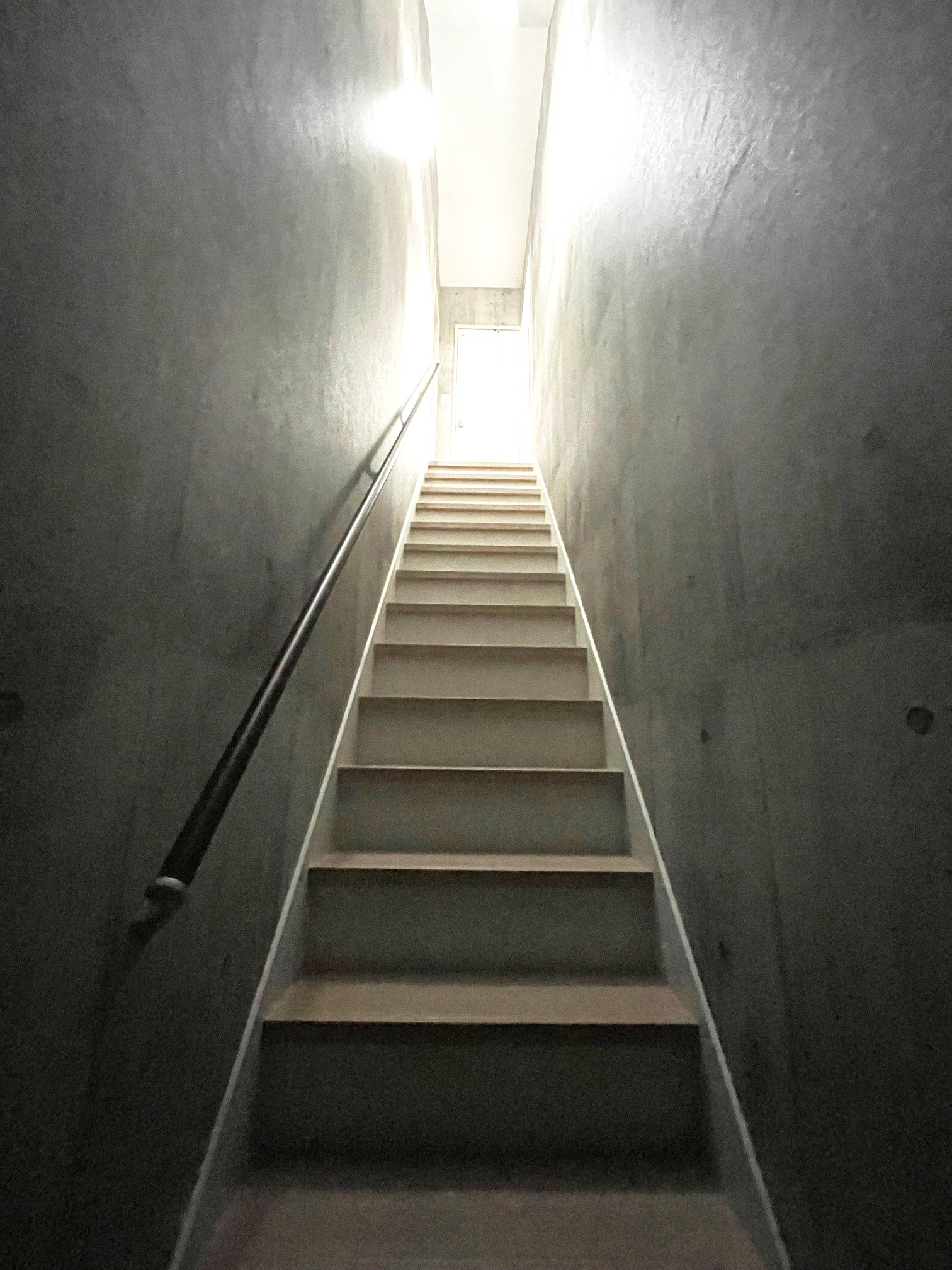 B号地1階へ上がる階段