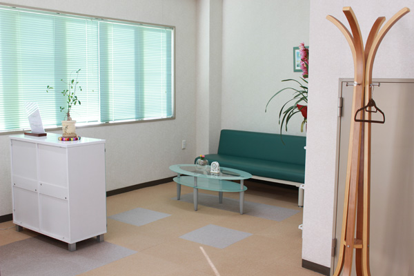 施術が終わりましたら、再度ソファーにて、実際に施術をして分かったことをお話をさせて頂きます。