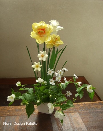水仙と花ニラと白山吹のフラワーアレンジメント