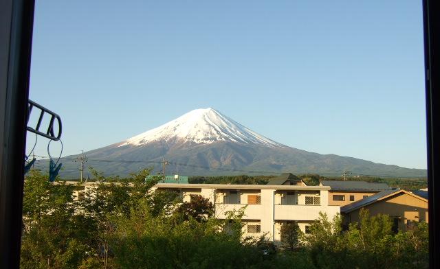 マンションの窓から富士山の絶景が見える!!