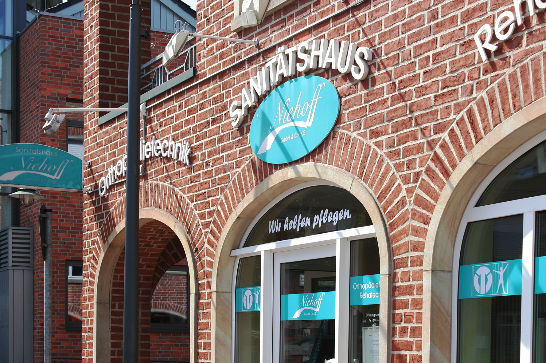 Sanitätshaus Niehoff, Eingangsbereich, Seitenansicht