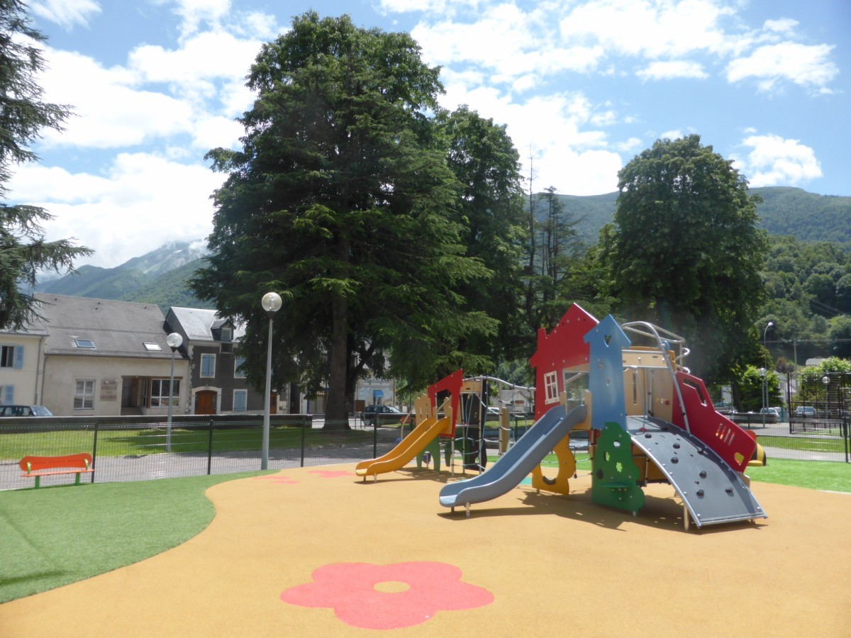 Parc et jeux d'enfants à 50 m de l'appartement