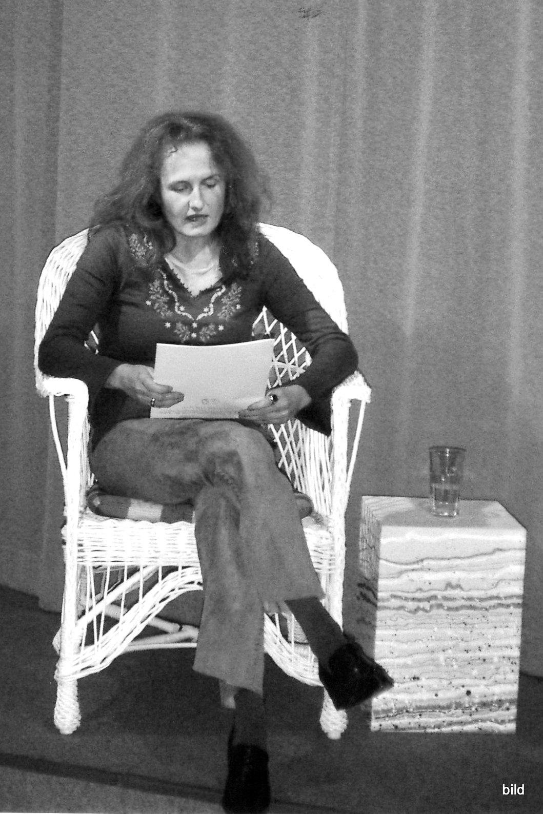 Atelierbesuch Sabina M. liest · Η σαμπίνα Μ. διαβάζει στό εργαστήρι μου.