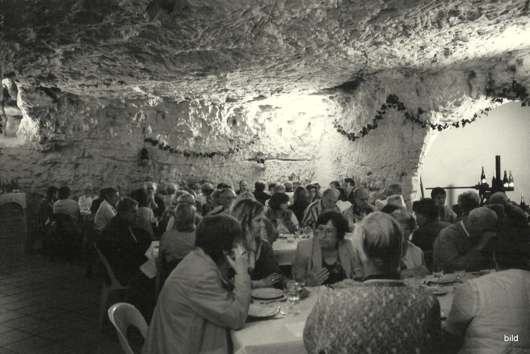 Essen in einer Weinkellerei, Loire 2008 · Μεγαλο γεύμα σε Κελλάριι κρασιού στήν Τουραίν.
